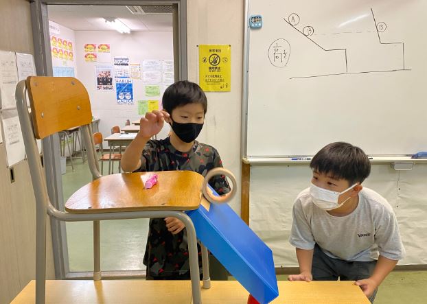 〇〇を変えることによって斜面の運動が変わることを実践してみました。